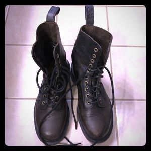 Dr Martens 1490 lace up in harvest black leather